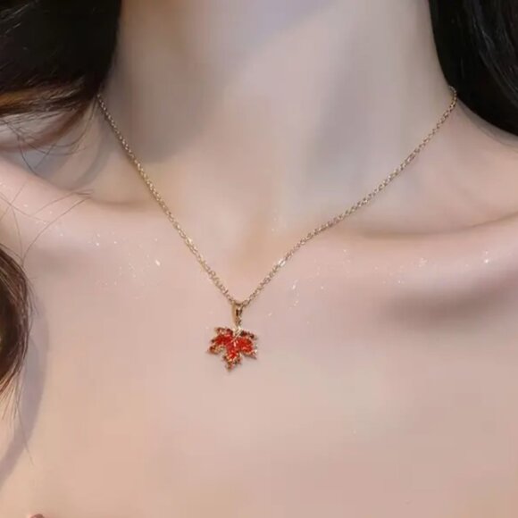 🍏50% OFF/3+...Pretty Crystal, Zircon Maple Leaf Pendant Necklace - Picture 4 of 7
